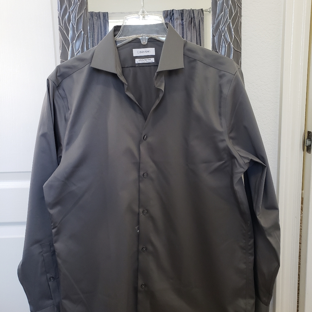 NWOT - Calvin Klein Mens Shirt - Large